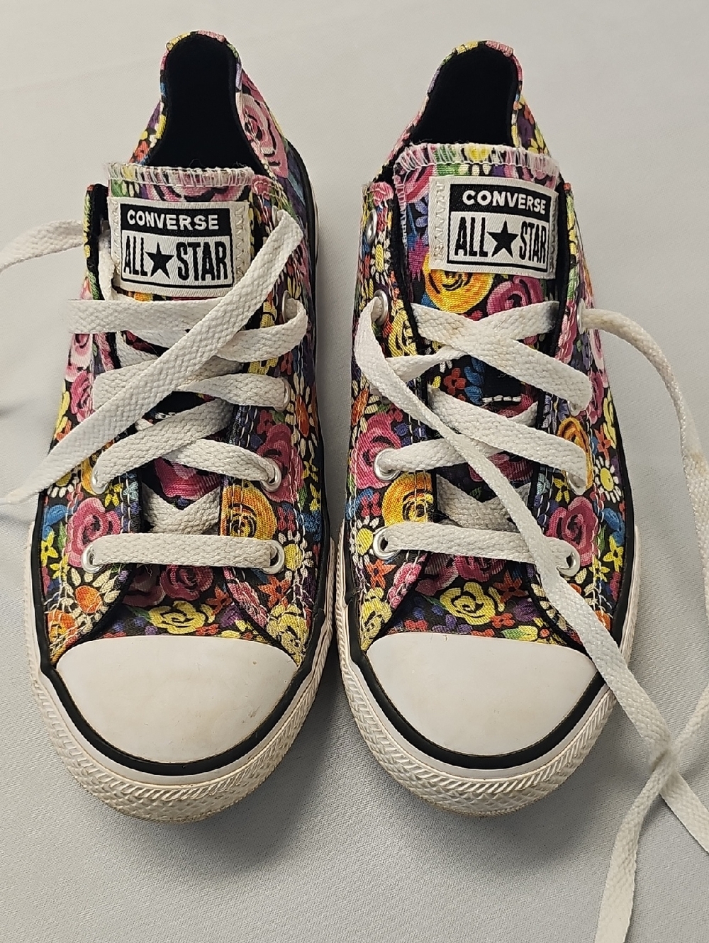Converse Kids Floral Low Top Sneakers in Black with  Flowers size 3